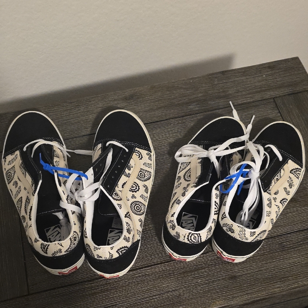 NWT Men's Vans Old Skool Paisley Print Black/White Sneakers. Various Sizes - Picture 2 of 5